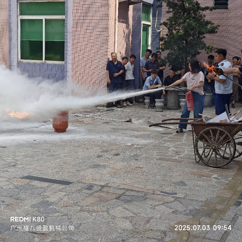 夏季（jì）消防實踐,美女們一槍搞定